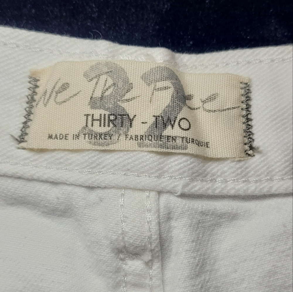 Free People• Optic White Distressed Button-Up Jean Shorts▪︎ Size 32 *NEW* - Picture 12 of 16